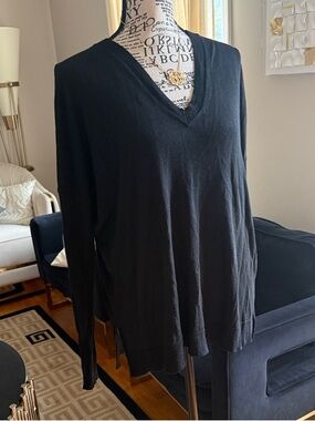 VINCE Black V-Neck Long Sleeve Women's Top